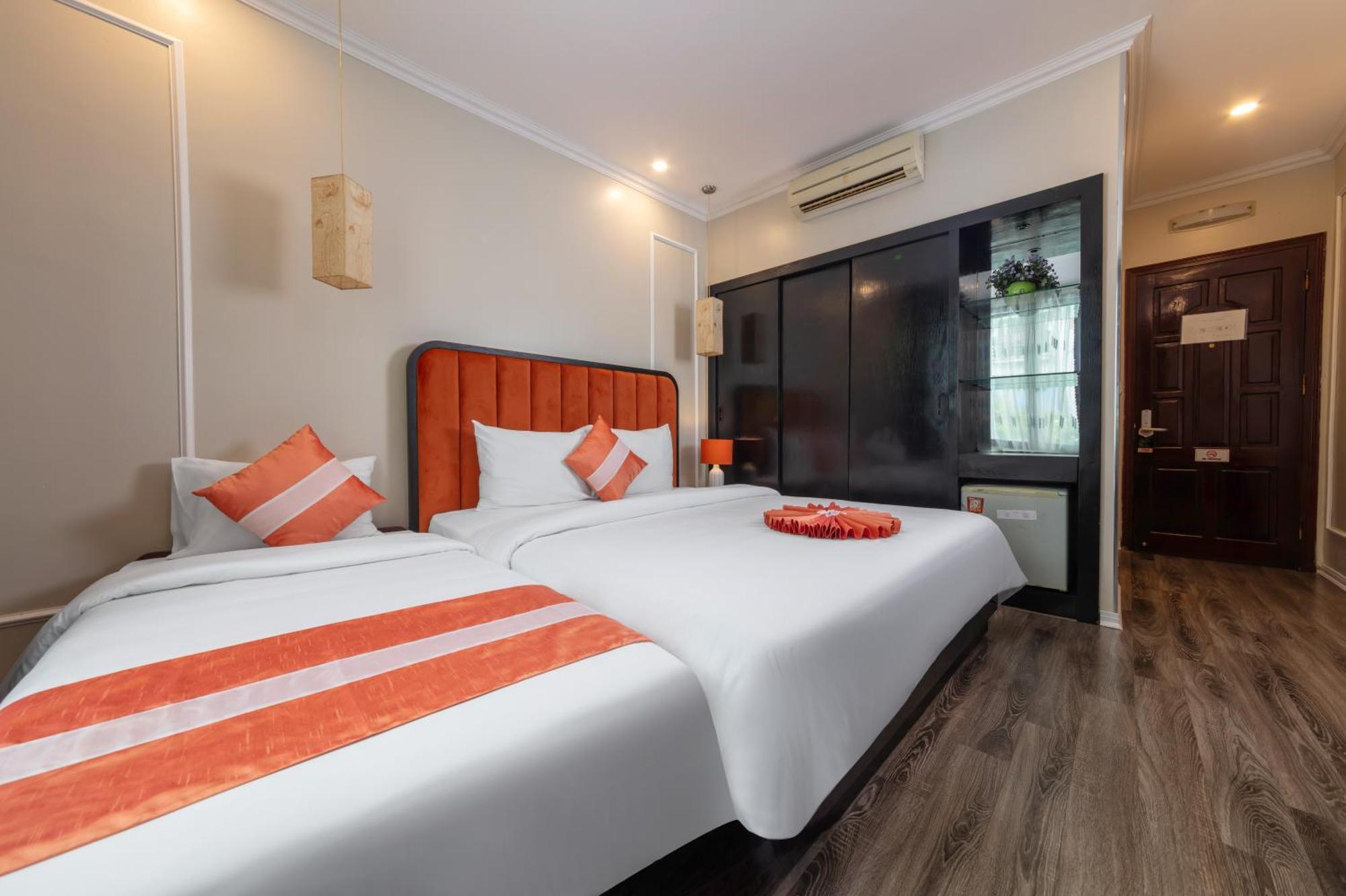 Omina Hanoi Hotel & Travel Exterior photo
