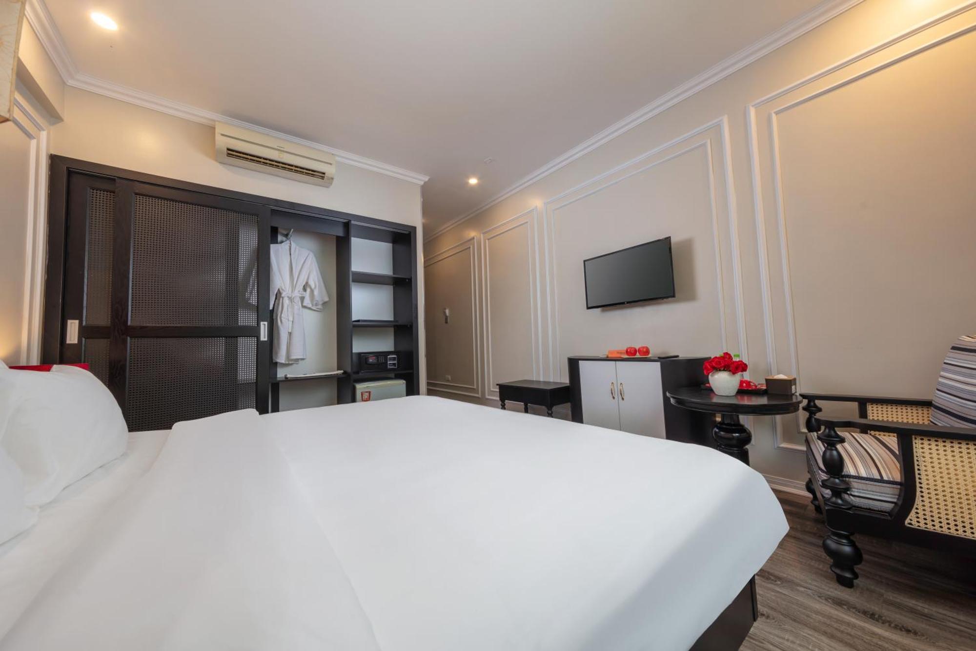 Omina Hanoi Hotel & Travel Exterior photo