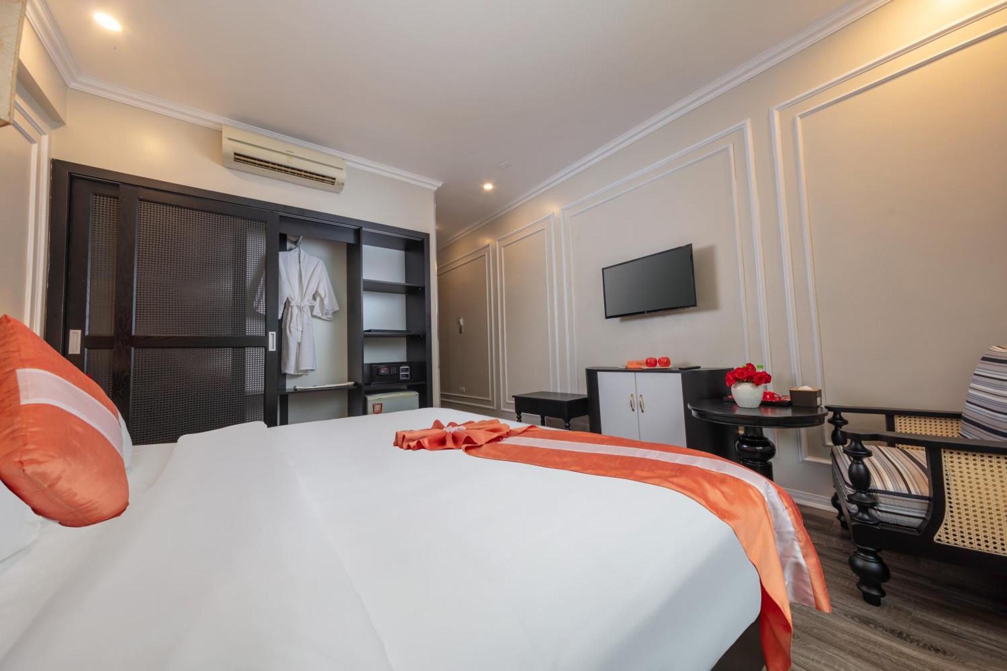 Omina Hanoi Hotel & Travel Exterior photo
